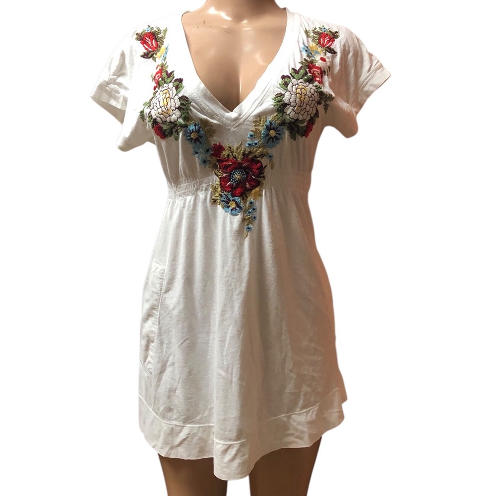 Johnny was White Neck Embroidered Tunic Dress with Floral